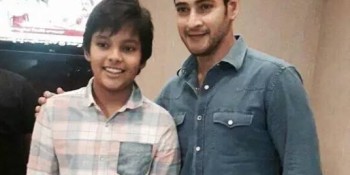 Young Powerstar Akira Nandan With Tollywood Prince Mahesh Babu