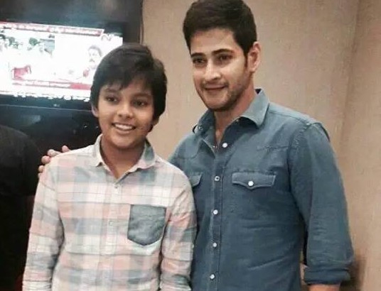Young Powerstar Akira Nandan With Tollywood Prince Mahesh Babu