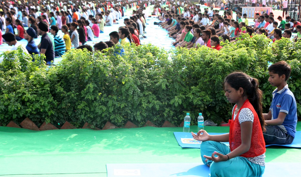 “International Yoga Day”: Over 100,000 Yoga Programmes & 10 Mega Events
