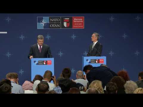 NATO Secretary General with the President of Ukraine, NATO Summit in Warsaw, 09 JUL 2016
