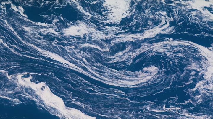 These wild looking swirl formations are not clouds, but rath…