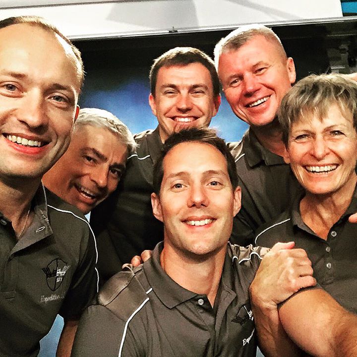 Voici l’équipage de l’expédition 51. De gauche à droite: Sasha Misurkin, Mark Va…