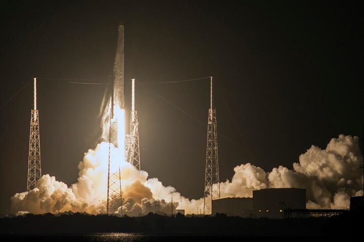 At 2 a.m. ET: Get the latest on the SpaceX  #Dragon in a pos…