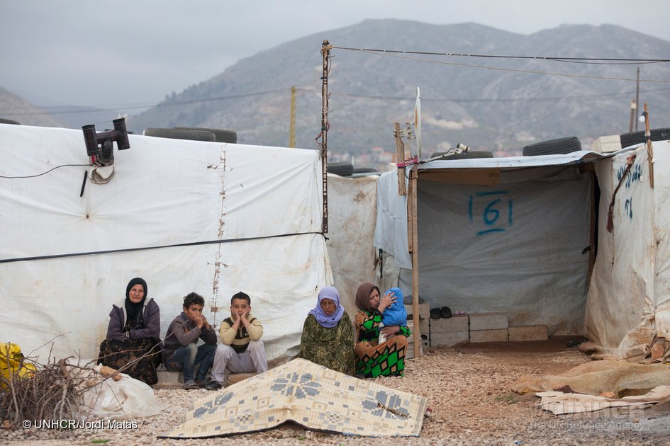 Syrian refugees face growing poverty: just 30% of 2016 #SyriaCrisi…