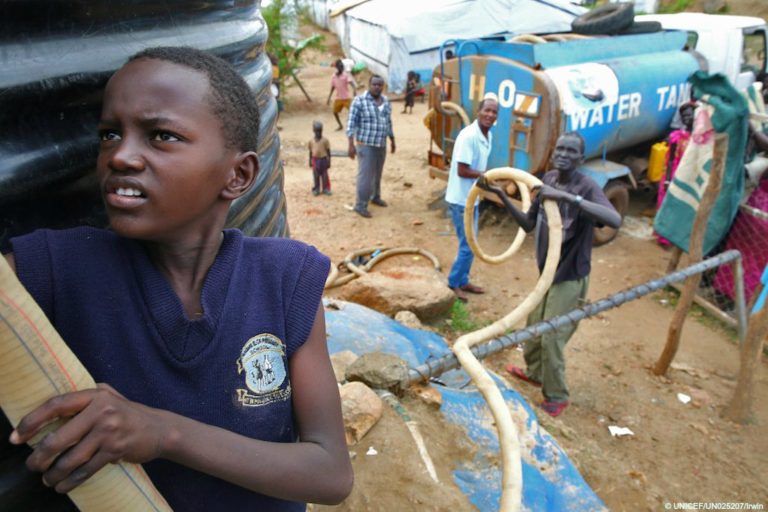This displaced boy in #SouthSudan helps to get desperately needed water into a s…