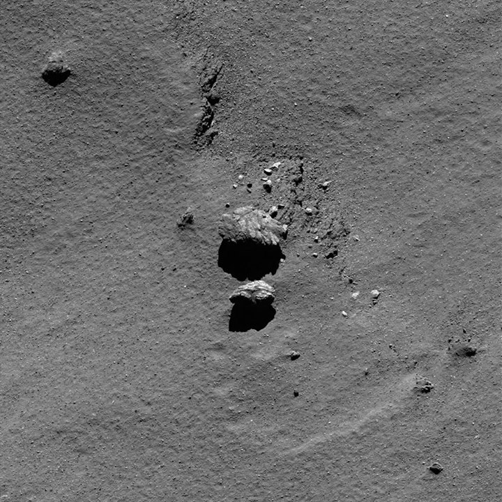 #SPECTACULAR Rosetta Mission view of the comet’s surface from 6 km, scale 0.1 m…