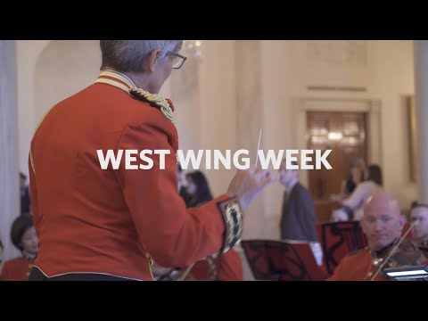 West Wing Week: 09/23/16 or “We’ll Photoshop ‘Em In”