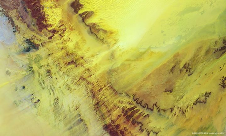 Wind-blown sand dunes in the Ténéré region of north-eastern Niger, one of the ho…