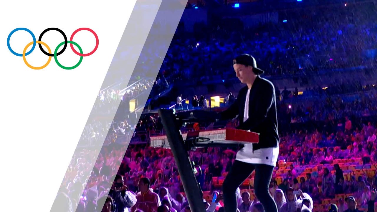 Kygo takes to the stage at the Rio 2016 Closing Ceremony