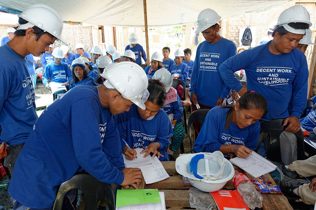 The ILO supports an employment-centered recovery from conflict, turmoil & di…