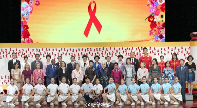 #China’s First Lady & spouses of #G20 leaders attend event on #AIDS awarenes…