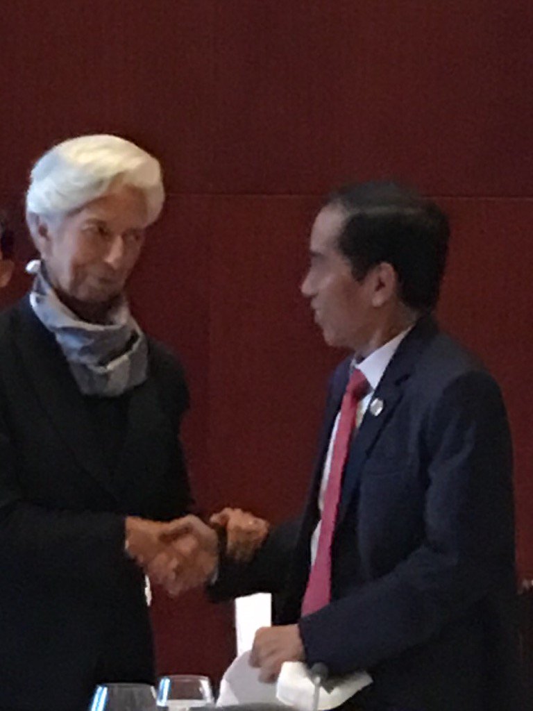 A nice opportunity to meet again with #Jokowi_Presiden at #ASEANSummit …