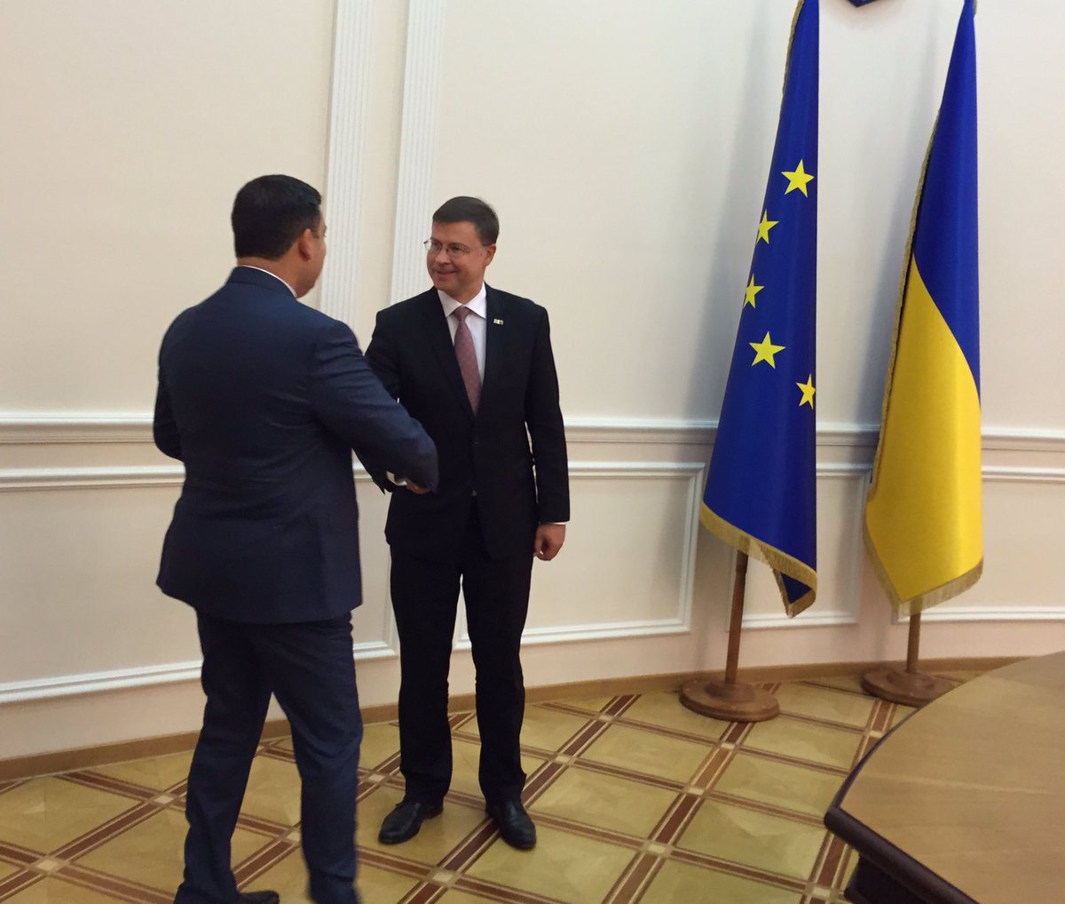 Meeting with PM of #Ukraine @VGroysman, dicussed economic situ…