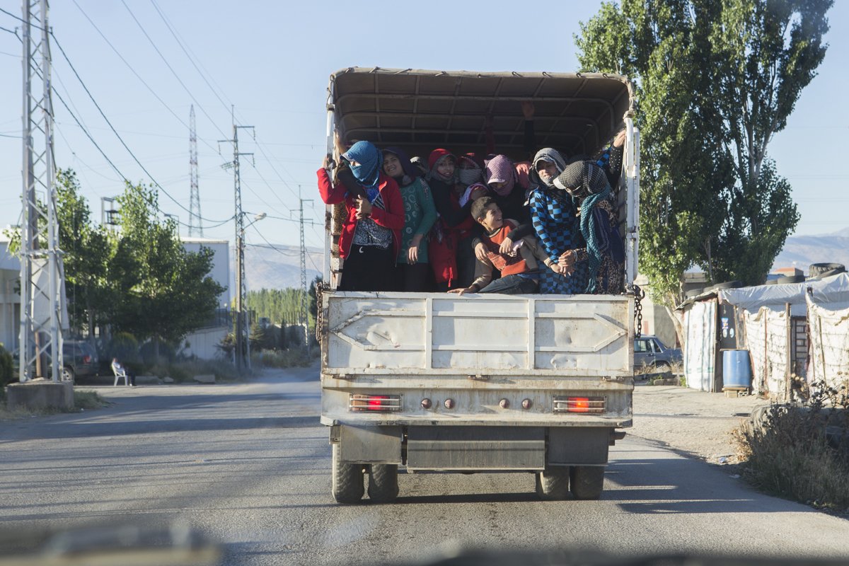 On the farms of Lebanon, child labour is on the rise.  #UN4RefugeesMigrants …