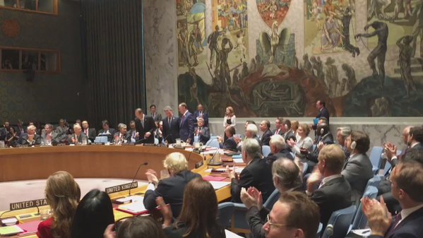 #UNSG salutes #Colombia peace accord, rare moment of applause in @UN Security Co…