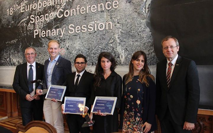 Winners of  #SustainabilityAward being rewarded by Romanian Minister for Communi…