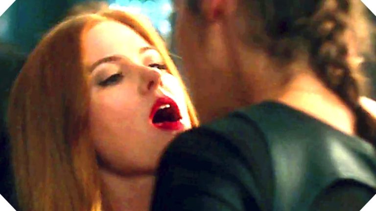 Isla Fisher Kisses Gal Gadot ! – KEEPING UP WITH THE JONESES