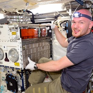 Automating sample testing thanks to space