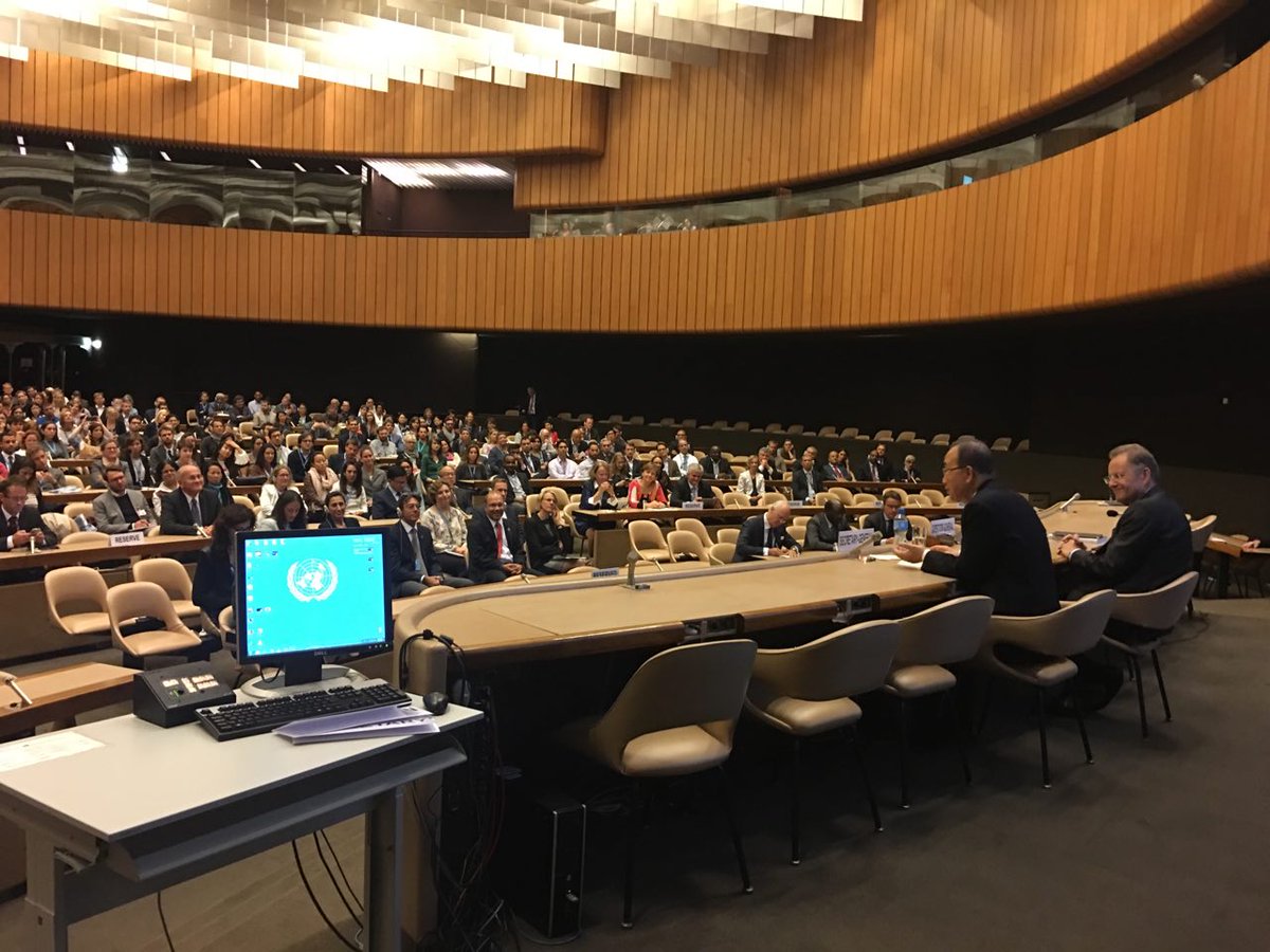 Ban Ki-moon thanks his @UNGeneva family for dedication & sacrifice during hi…