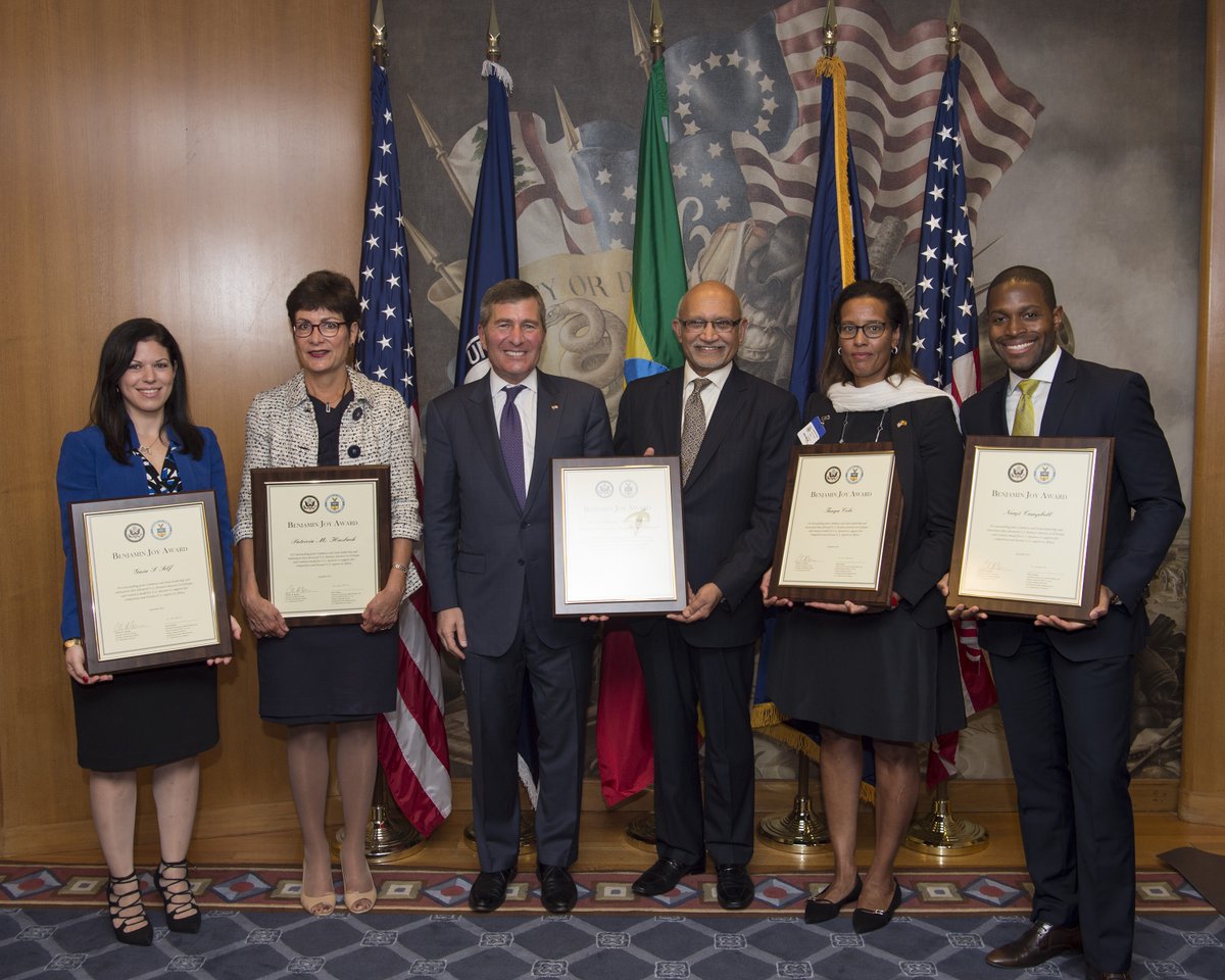 .@DirGenKumar congratulates winners of the Benjamin Joy Awards w/@StateDept  …