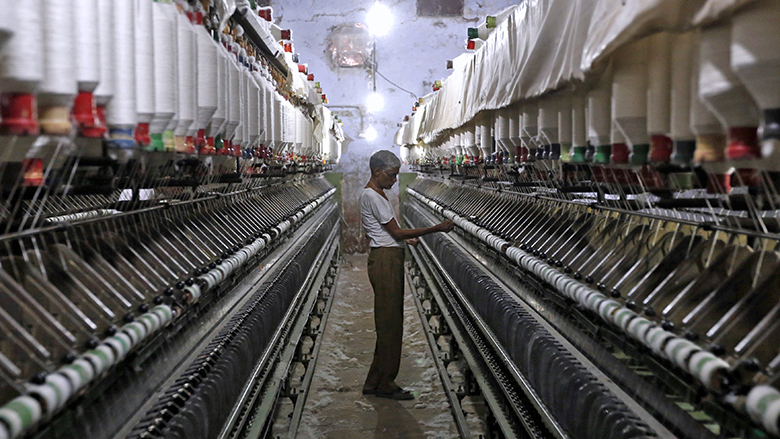 India Consolidates Top Growth Spot, Needs to Ignite Private Investment to Stay on Track