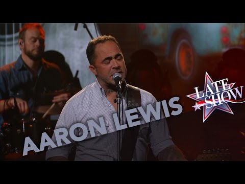 Aaron Lewis Performs ‘That Ain’t Country’