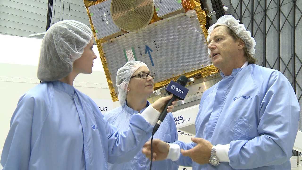 The ‘Earth from Space’ programme takes us to ESTEC’s cleanroom where the Sentine…