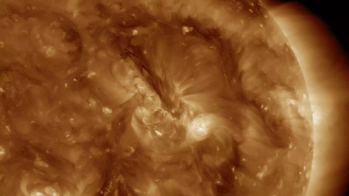 A crackling solar eruption sent an expanding wave of plasma …