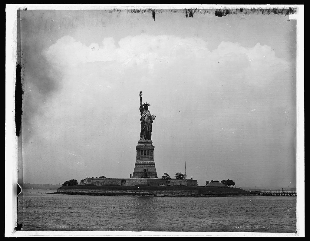 Today in 1886, the #StatueofLiberty is dedicated:  #Libertyat130 …