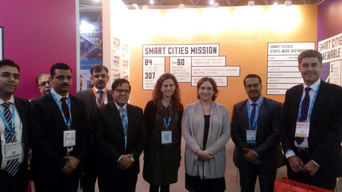 Hola, #MakeInIndia! The Mayor of Barcelona visits our Pavilion at the @SmartCity…