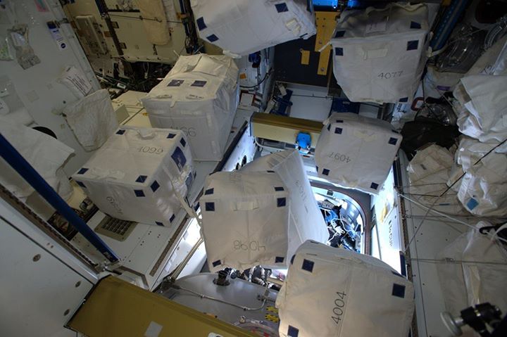 Just in from Thomas Pesquet, on cleaning duty today! :-DToday in the Space Stati…