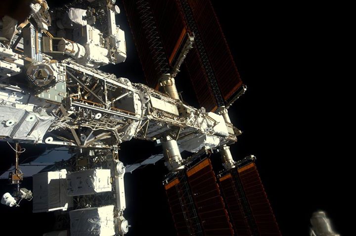 A side view of our spaceship. At the base of the solar arrays you can see a few …