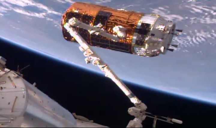 Capture confirmed! ESA astronaut Thomas Pesquet, Shane Kimbrough and NASA Astron…