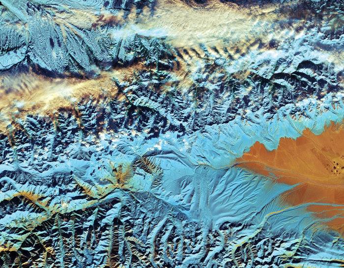 Sentinel-2A takes us over northwestern China near the border with Kazakhstan and…