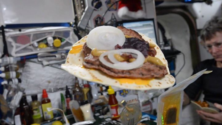 Au menu de ce soir, burger maison ! La recette de ma version spatiale : des tort…