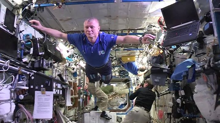 The Expedition 50 crew on the International Space Station took the time on a Sun…