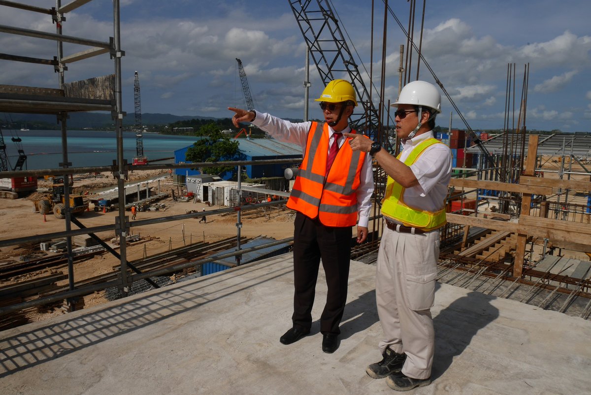 IMF Tao Zhang visits a seaport construction site in #Vanuatu. Impressed by Vanua…