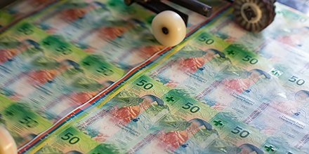 Cold, hard cash still king of the mountain in #Switzerland. Read more:  …