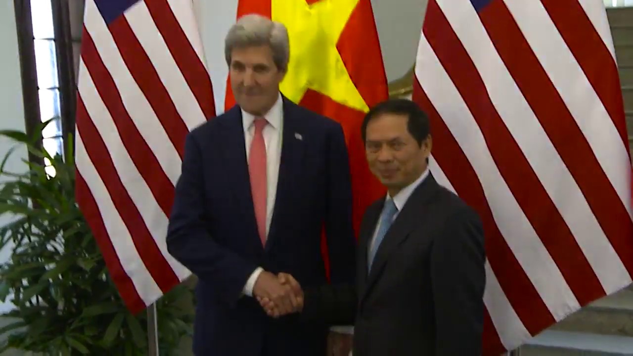 Secretary Kerry Visits Vietnamese Foreign Ministry