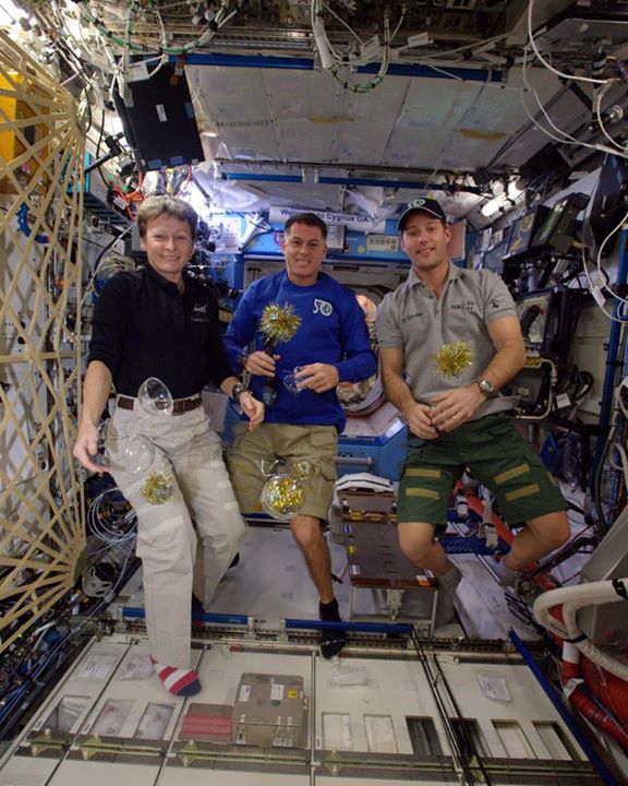 Happy #NewYearsEve from NASA Astronaut Peggy Whitson, Shane …