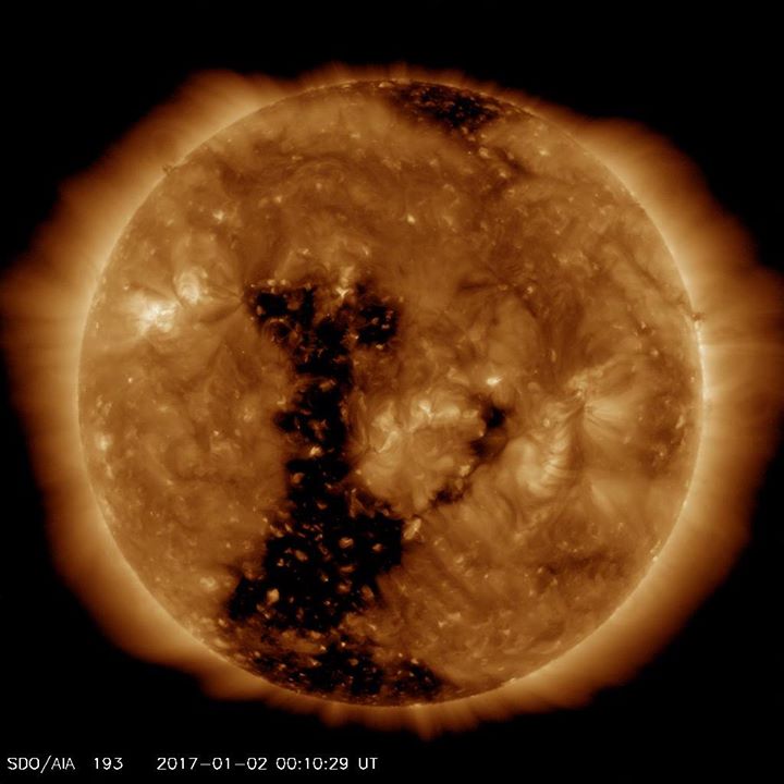 This elongated coronal hole rotated across the surface of th…
