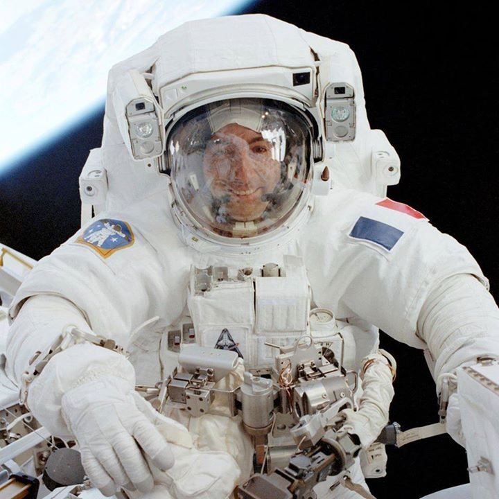 Happy birthday to former ESA and CNES astronaut Philippe Perrin (6 January 1963)…