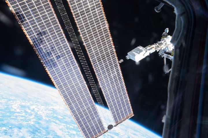 Using a new technology, the International Space Station laun…