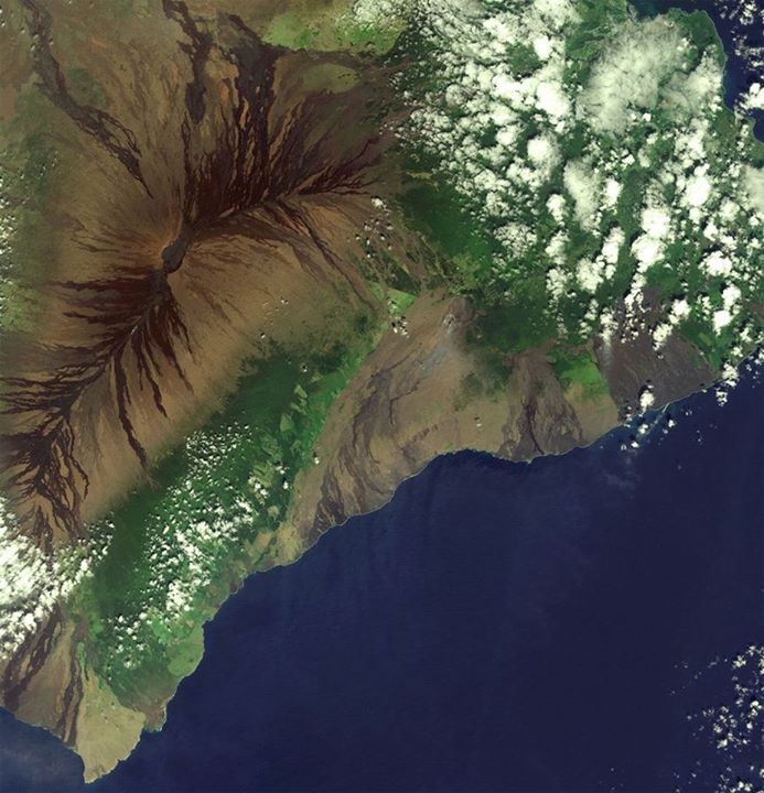 The volcanic landscape of the largest island in the Hawaiian archipelago is pict…