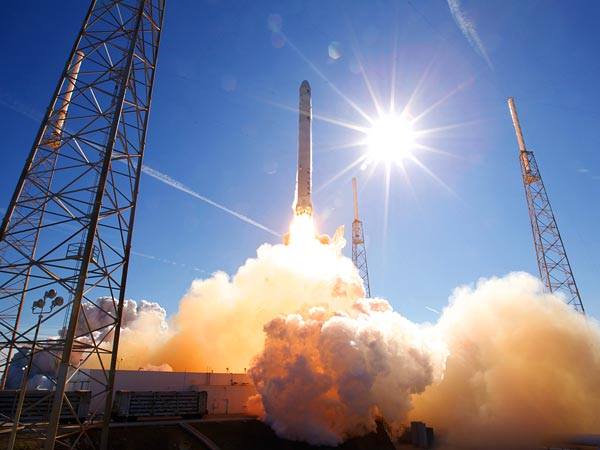 Want to feel the rumble of a rocket launch in-person?! Apply…