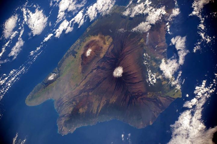 #Awesome photo of Hawaii posted on Thursday by ESA astronaut Thomas Pesquet’s c…
