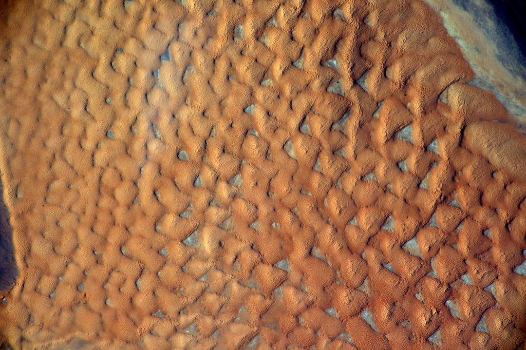 Sand dune zoom