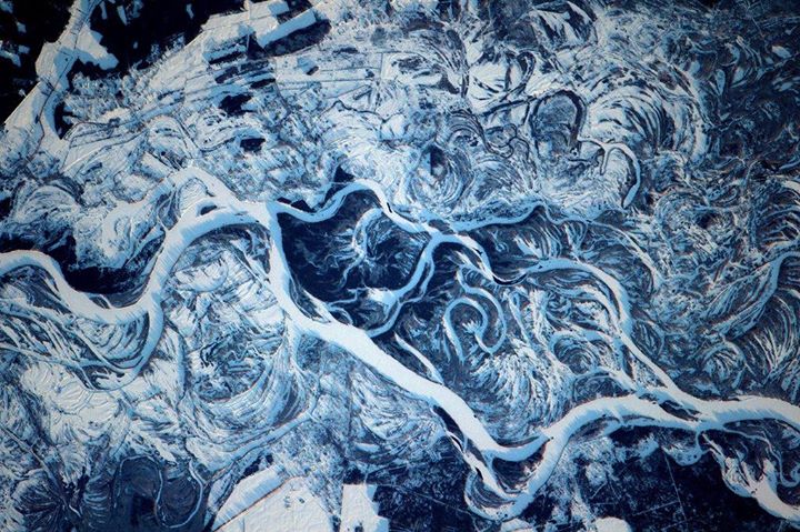 La magie des paysages d’hiver opère aussi depuis l’ISS: le fleuve Dniepr, ici au…