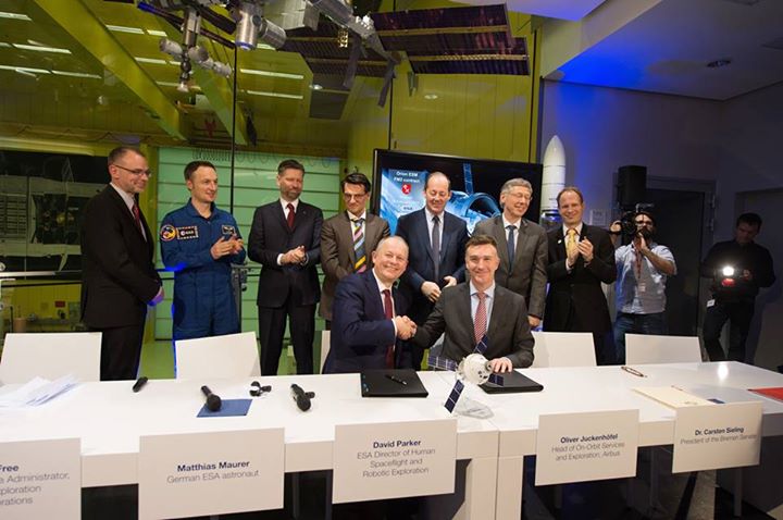 Signature of the industrial contract for Orion spacecraft’s first astronaut miss…