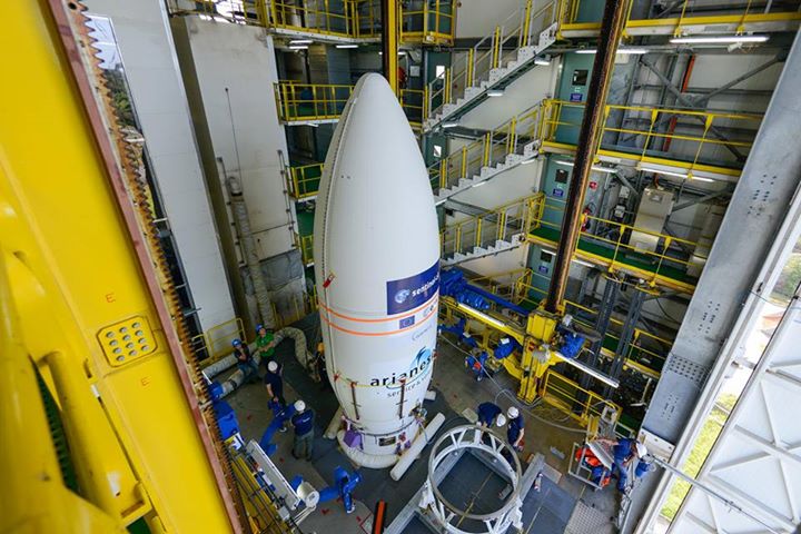 The launcher build-up is complete for Arianespace’s  #Vega VV09 mission with  #S…